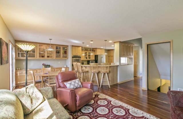 1102 Nightingale Boulevard - 1102 Nightengale Boulevard, Stillwater, MN 55082