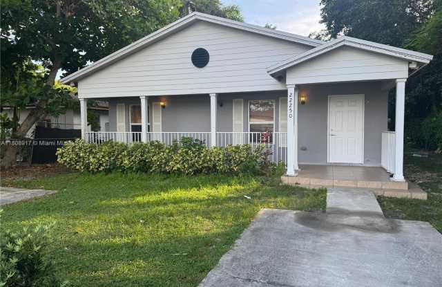 22250 Miami Ave photos photos