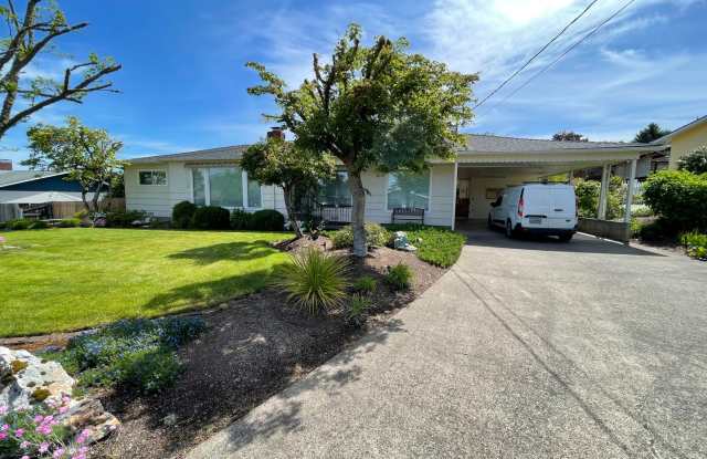 Updated 3 bedroom 2 bath home - 849 West Luellen Drive, Roseburg, OR 97471
