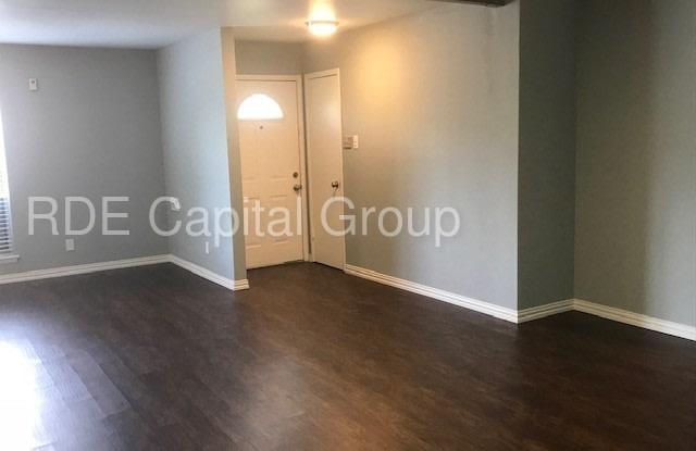4516 Moorview Avenue Gallery 3