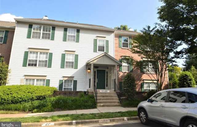 12109 GREEN LEDGE CT #301 - 12109 Green Ledge Court, Fair Oaks, VA 22033