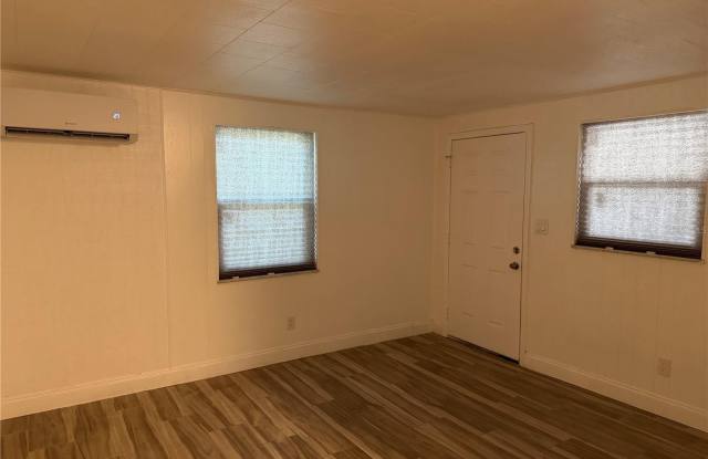 9811 N JASMINE Avenue Gallery 2