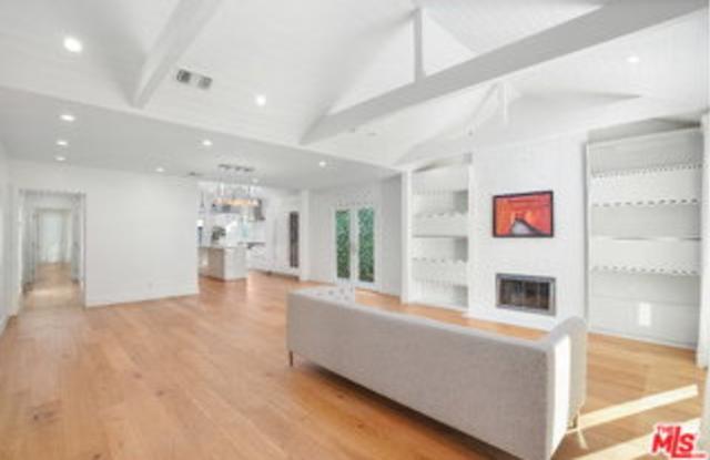 564 North Arden Boulevard Gallery 4