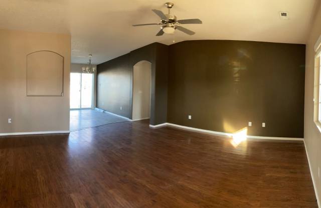 Beautiful Home In Canyon View Estates Gallery 3