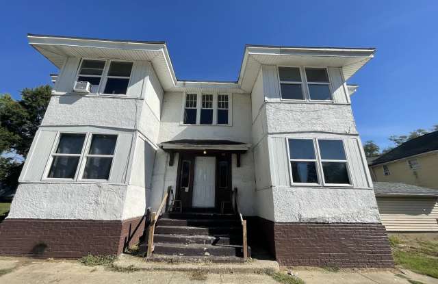 107 E Davis St photos photos