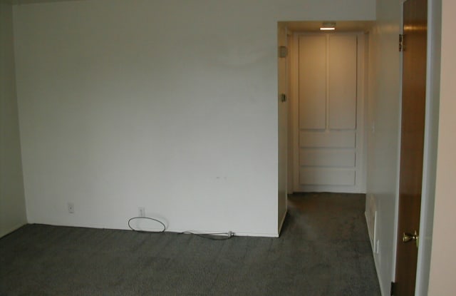 123 Q Street Gallery 4