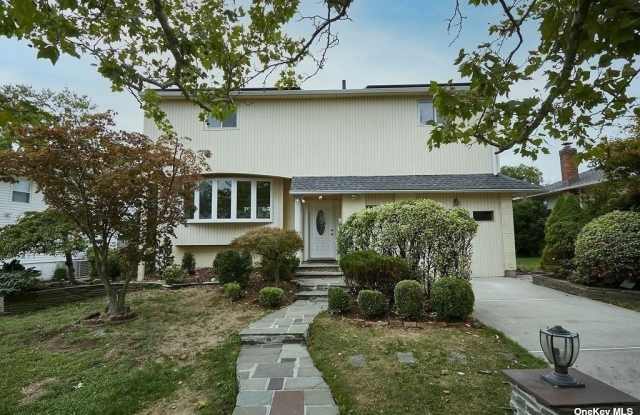 11 Wilshire Lane - 11 Wilshire Lane, Plainview, NY 11803