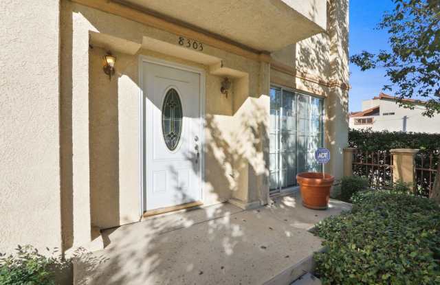 3-Bedroom Home with Private Balcony in Pico Rivera FOR RENT - 8303 Rosemead Boulevard, Pico Rivera, CA 90660