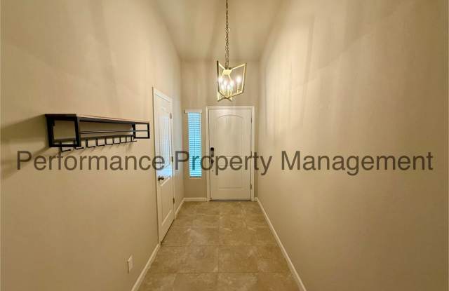 Modern 4 Bed/2 Bath SW Bakersfield Home w/ Solar, Pool & RBP Gallery 3