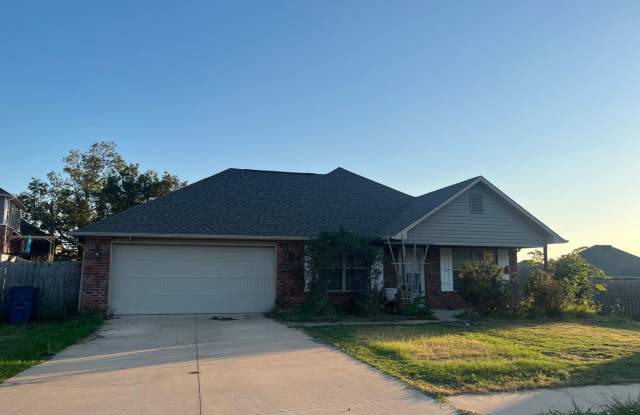 4 Bedroom, 2 Bath Home Quiet Cul-De-Sac Gallery 1