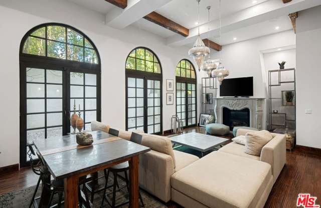 11937 Sunset Boulevard Gallery 1