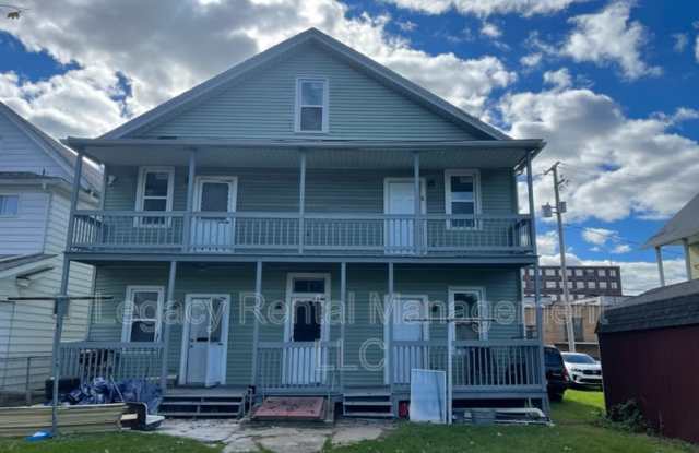 327 East Locust Street - 2 Gallery 3