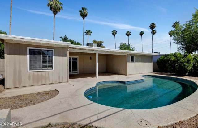3 Bedroom 2 Bathroom Palms Parkway HOA Gallery 4