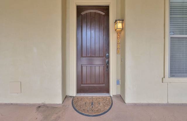 Lakefront Condo GARAGE INCLUDED Gallery 4