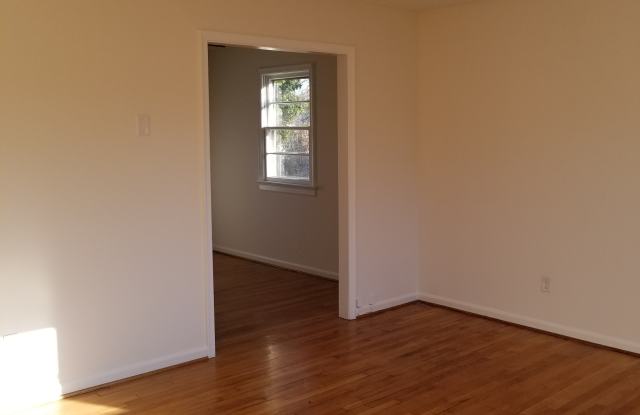 2700 Kenwood Ave Gallery 3