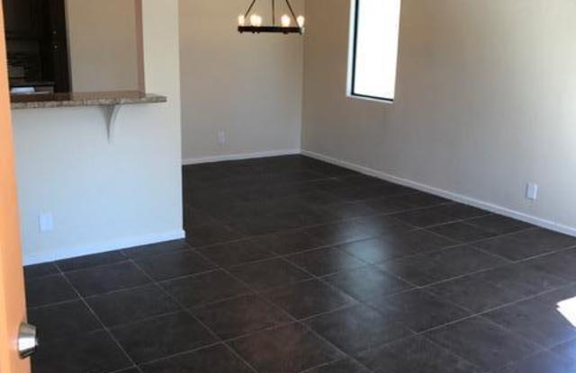 1110 W GLENROSA Avenue Gallery 4