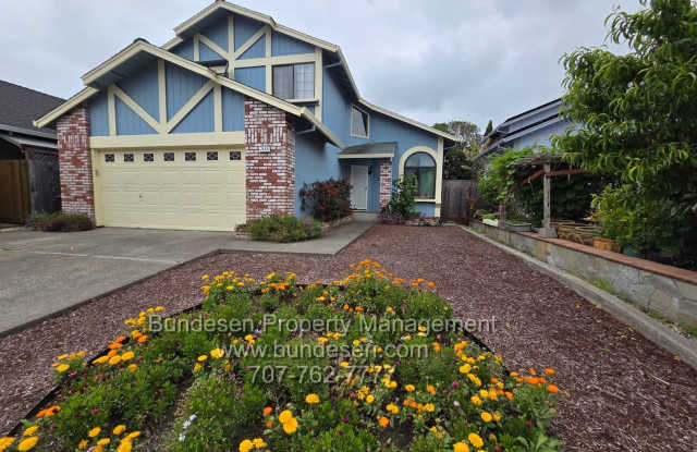 Spacious 4bd/2.5ba in "M" section of Rohnert Park photos photos