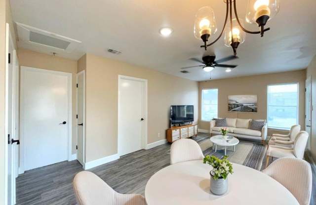 7571 Windsor Oaks Gallery 3