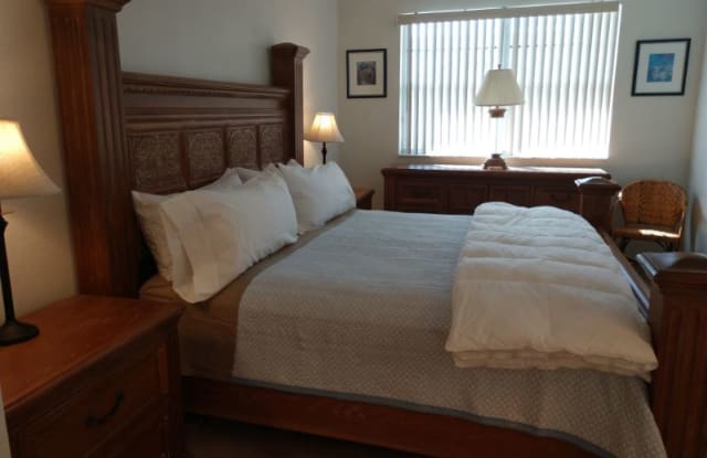 2966 NW 33rd Way King Suite - 2966 Northwest 33rd Avenue, Lauderdale Lakes, FL 33311