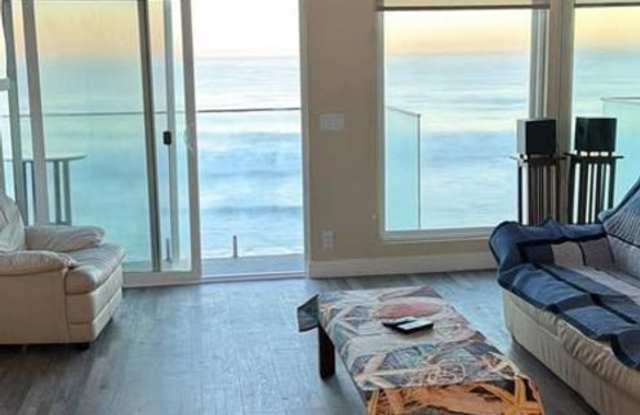 Ocean front Condo Gallery 1