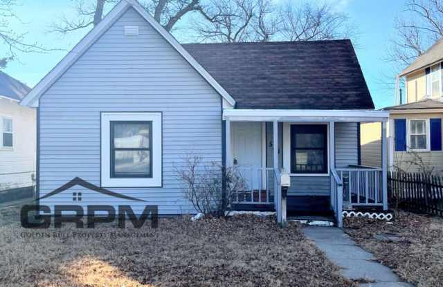 Cozy 2 Bedroom 1 Bath Home - 531 East Avenue B, Hutchinson, KS 67501