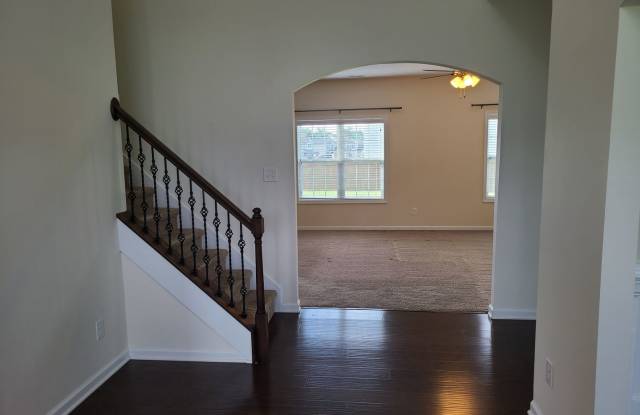 Beautiful 4 bedroom, 3.5 bath unfurnished home in Nautical Reach community Gallery 3
