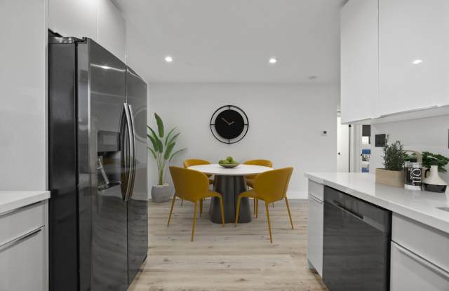 955 N Oxford Avenue photos photos