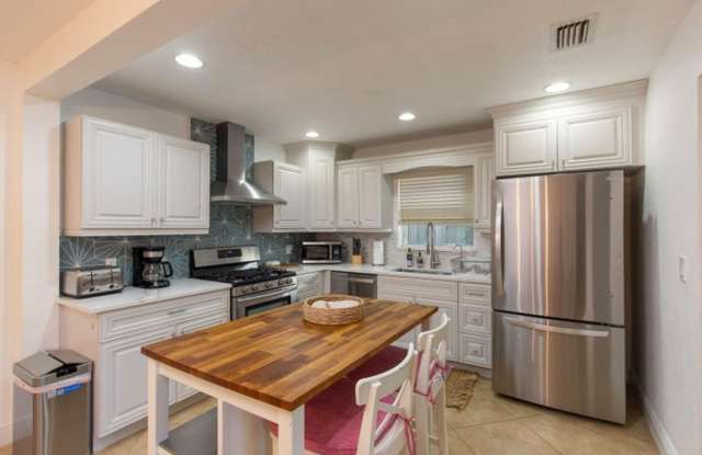 327 Dartmouth Drive, Lake Worth Beach, FL 33460 - 327 Dartmouth Drive, Lake Worth, FL 33460 327 Dartmouth Drive, Lake Worth Beach, FL 33460 - 327 Dartmouth Drive, Lake Worth, FL 33460