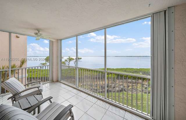 5800 NE Island Cove Way Gallery 2