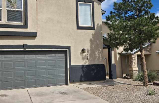 Charming, Southwest two story three bedroom! Gallery 3
