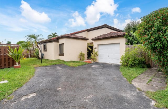 502 SW 88th Ct - 502 Southwest 88th Court, Fountainebleau, FL 33174