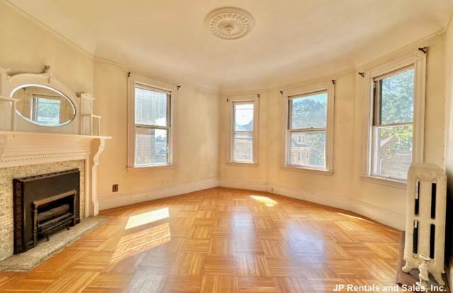 28 Boylston St. Gallery 4