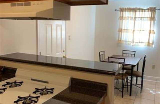 2207 ST. MAURICE Avenue Gallery 3