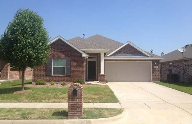 Cozy 3 bedroom home with walk-in closets! photos photos