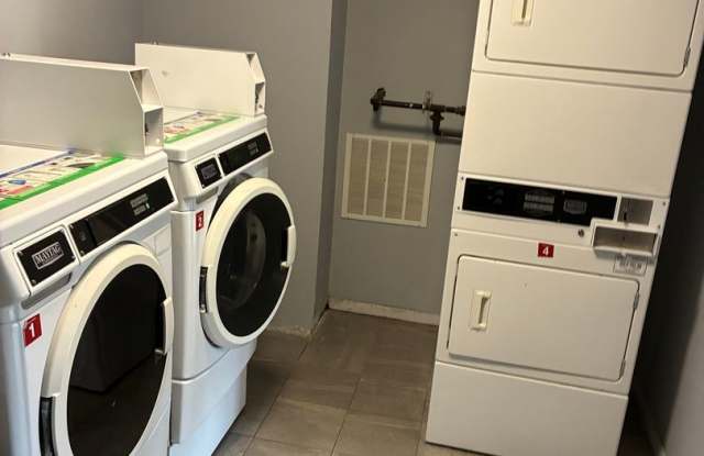 No Fee  Suoer nice Condo with Utilities and 2 parking spaces, Laundry and Pool Gallery 3