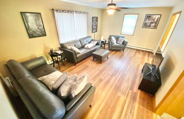 3 Bedroom Townhome VT Available 9/1! photos photos