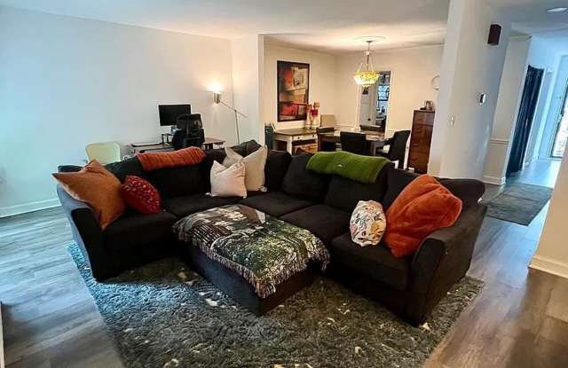 Room in 3 Bedroom home in Durham Gallery 4