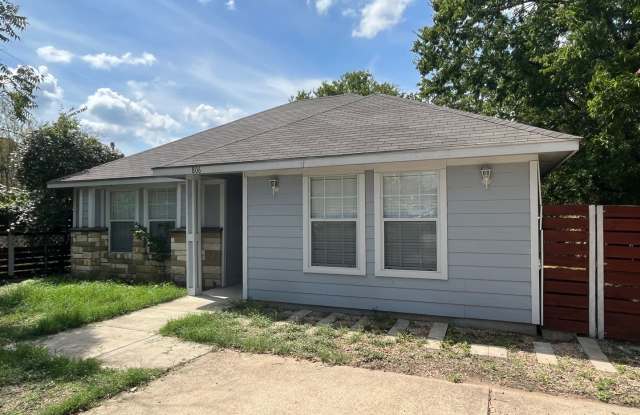 3 Bedroom, 2 Bathroom Close to Downtown - 806 Montopolis Drive, Austin, TX 78741