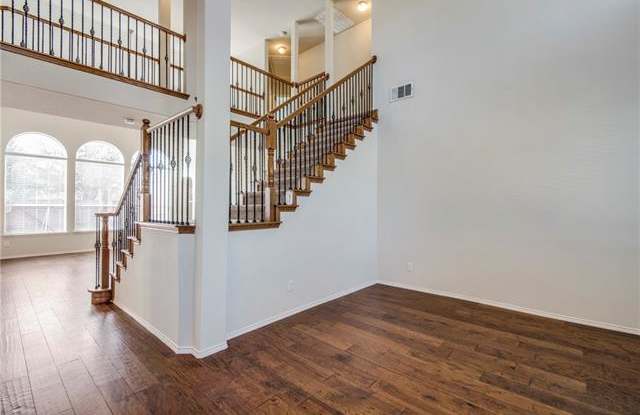 5529 Crimson Oaks Drive Gallery 3