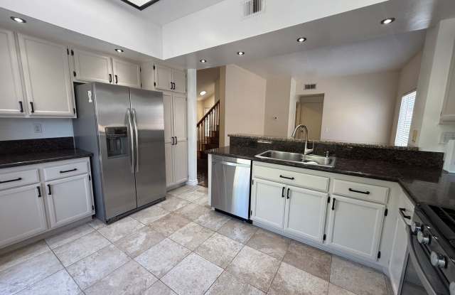 3 bedroom, 2 1/2 bath single-family home in a wonderful neighborhood Gallery 3