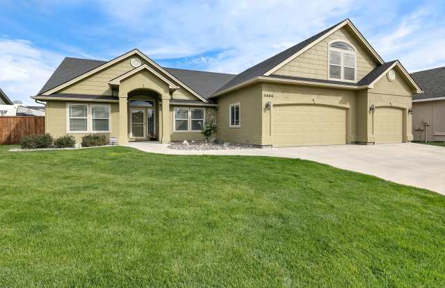 Live Large in Sutherland Farms: Spacious Single Level Home w/Lush Yard  Upstairs Retreat - 3494 East Shergar Court, Meridian, ID 83642