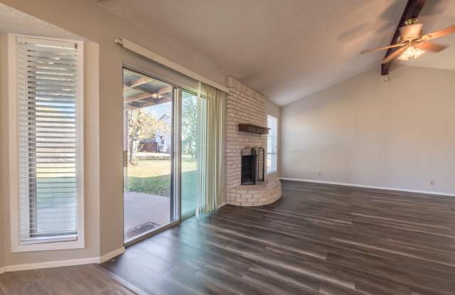 Updated 3 Bedroom, large backyard, walking distance to LISD School photos photos