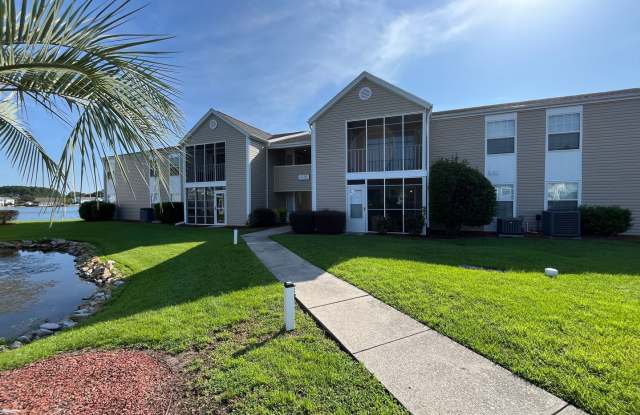 3 Bedroom, 2 Bath Lakeside Condo with Screened-in Balcony is Available Now! Gallery 1
