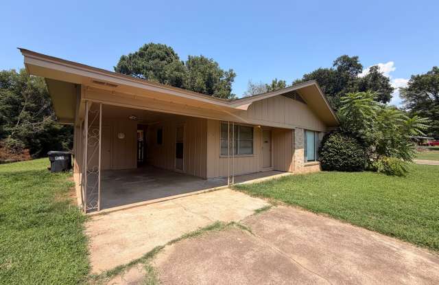 This conveniently located Russellville home photos photos