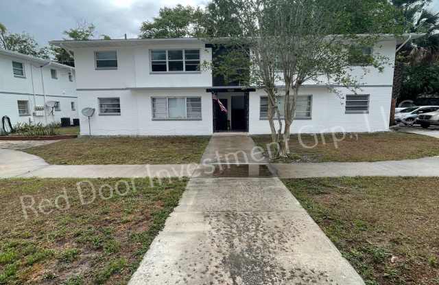 COMING SOON ~New Year, New Home!~ Completely Renovated! Spacious 2 Bdrm/2 bath w/Washer/Dryer - 316 West Howry Avenue, DeLand, FL 32720