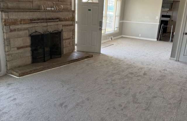 Location location location!!!!  Great Location 3 bedroom ranch in St. Charles Gallery 4