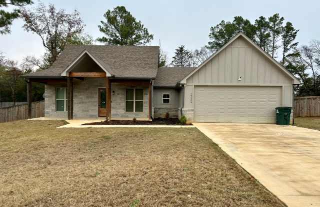 Stunning 3/2/2 on the Outskirts of Lindale! - 19406 Cedarpark Place, Smith County, TX 75771