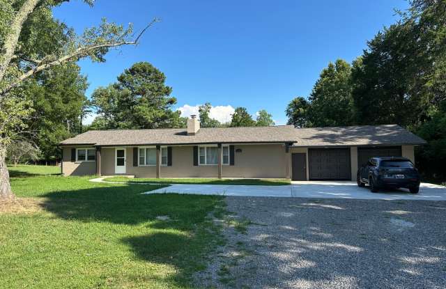 Newly renovated 3 bedroom, 2 bath home in Lenoir City with yard service included! photos photos