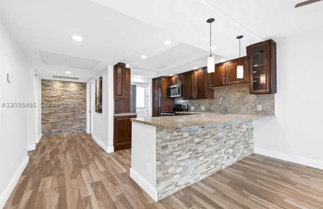 3050 N Palm Aire Dr photos photos 3050 N Palm Aire Dr photos photos