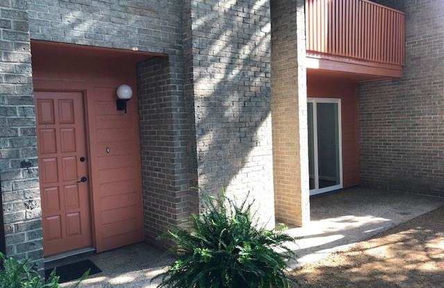 4935 Thunder Road Gallery 4
